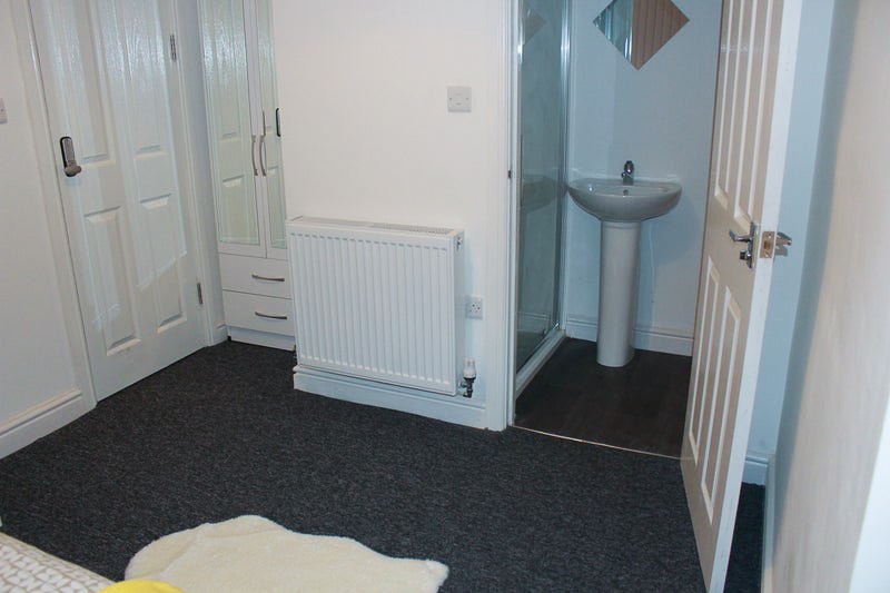 Room in a Shared House, South Road, B23, N1 7GU