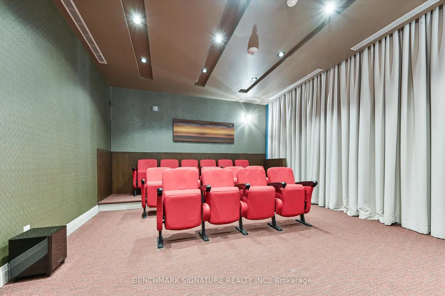 Additional image 15 of 26 Norton Avenue 404