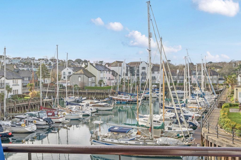 Additional image 2 of 3 bed flat for saleChallenger Quay, Falmouth, Cornwall TR11