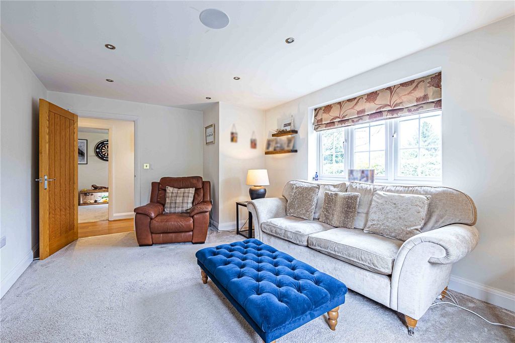 Additional image 8 of 4 bed detached house for saleDunstable Road, Caddington, Central Bedfordshire LU1
