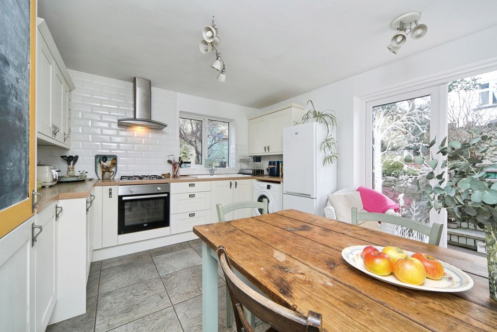 Additional image 2 of 2 bed flat for saleSefton Road, Old Colwyn, Colwyn Bay LL29