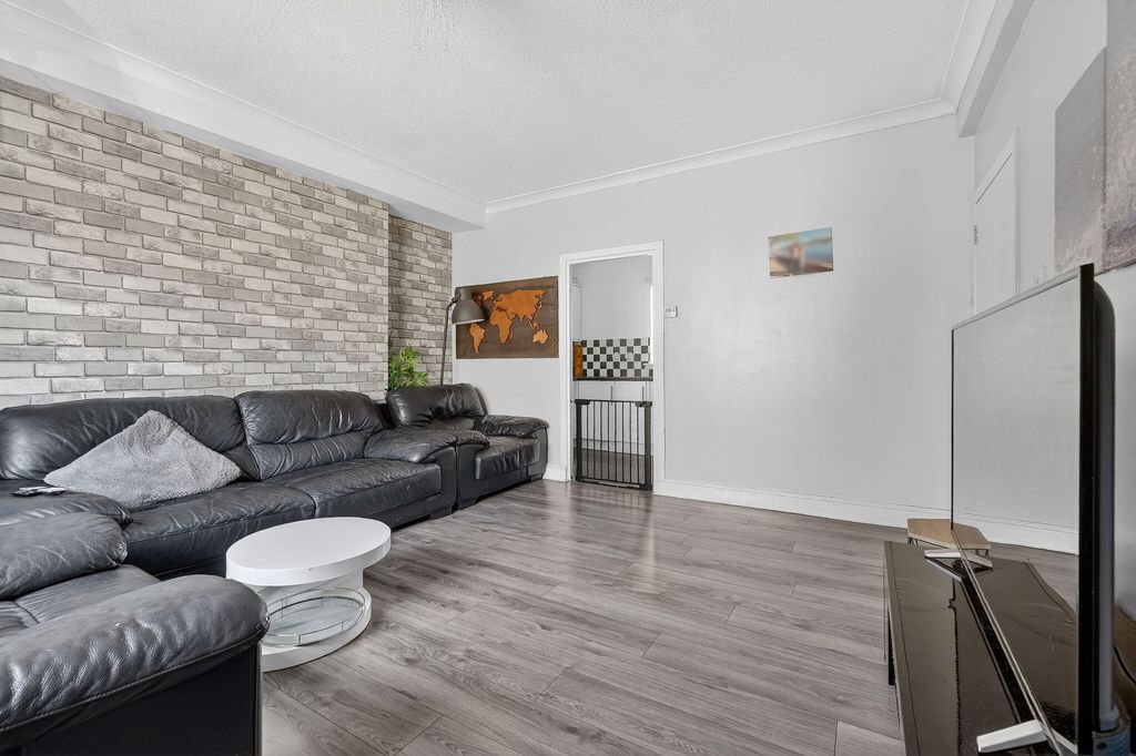 Additional image 5 of 2 bed flat for saleFlat B, 104 Titchfield Street, Kilmarnock KA1