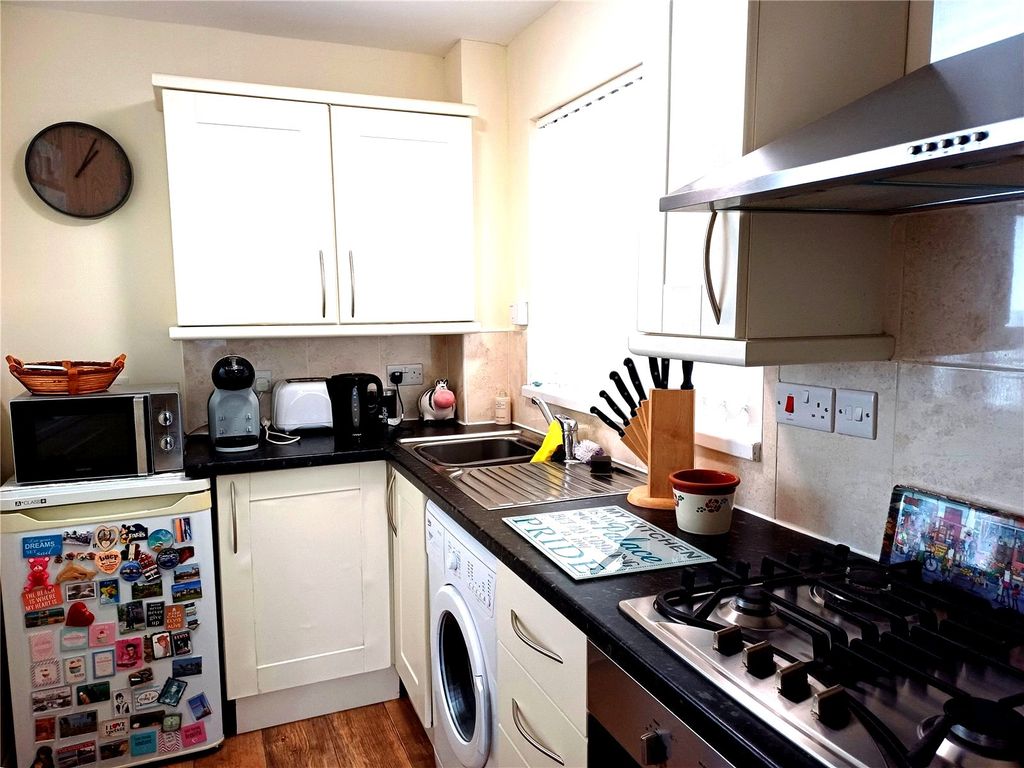 Additional image 4 of 1 bed flat for saleSuffolk Court, Porthcawl CF36