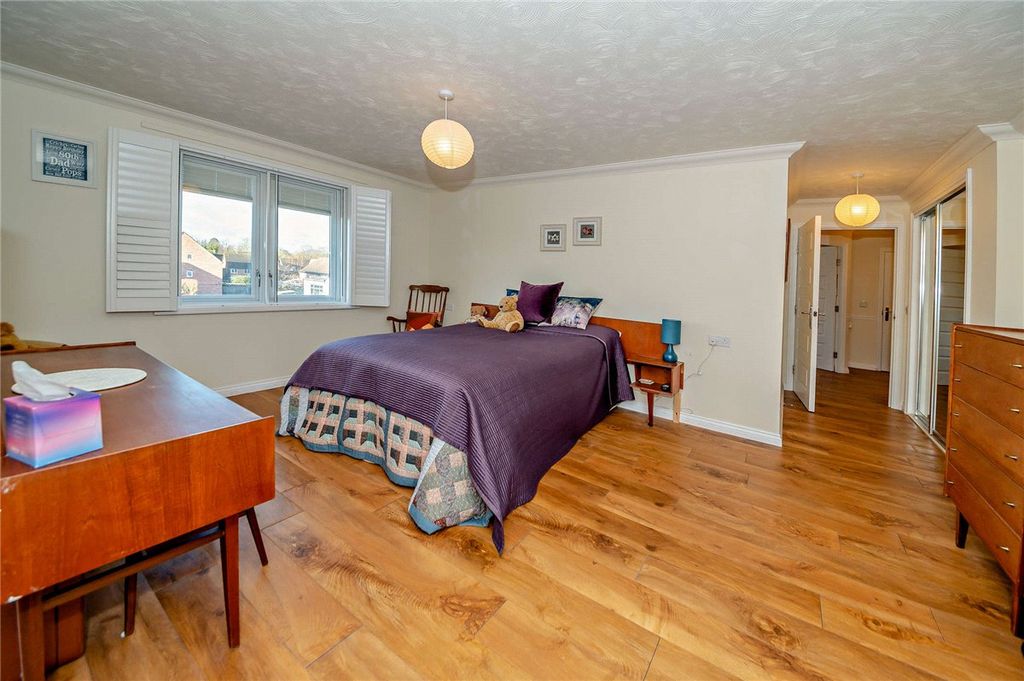 Additional image 10 of 2 bed flat for saleWest Street, Newbury, Berkshire RG14