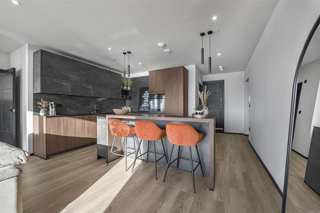 3 bed flat for salePenthouse Apartment Six, Elysium, The Old Harbour CF62 photo 5