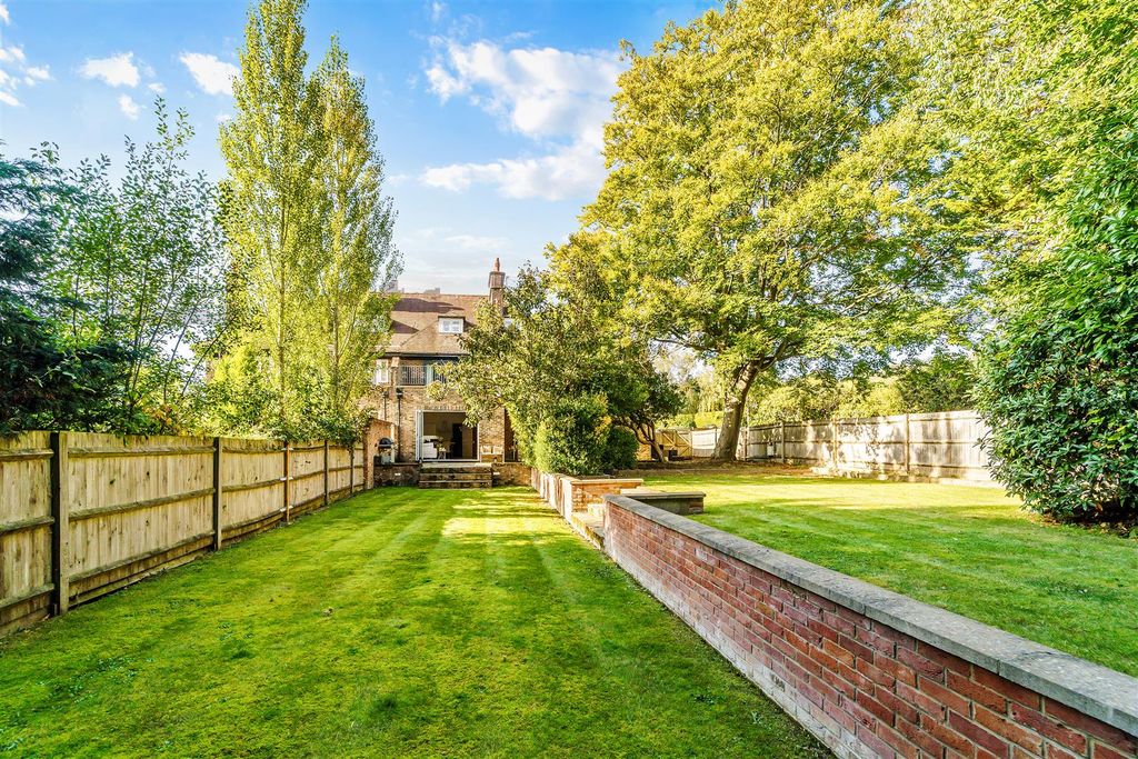 Additional image 28 of 3 bed flat for saleWoodland Way, Kingswood KT20