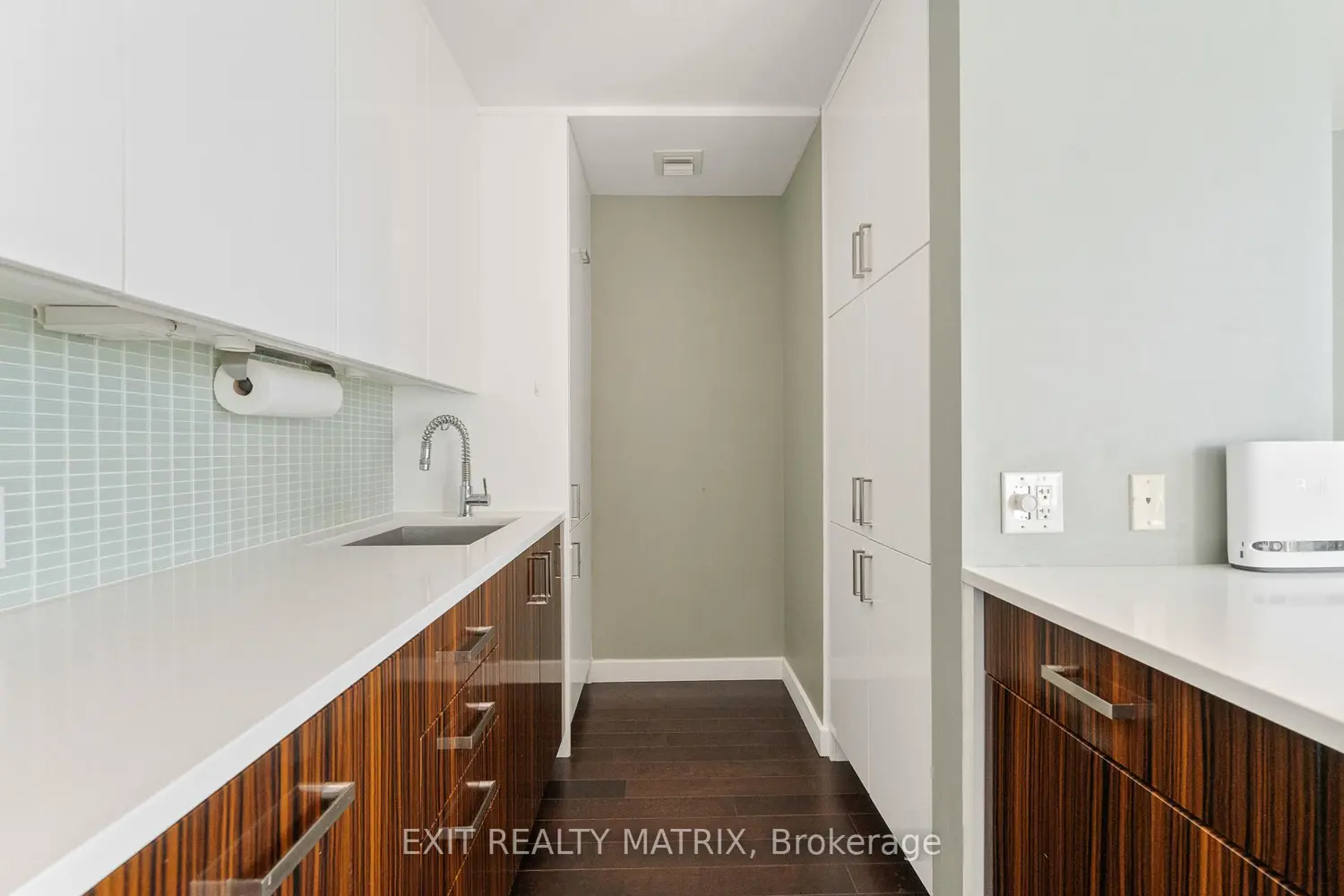 Additional image 4 of 201 Parkdale Avenue 903