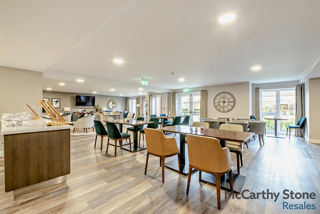 Additional image 21 of 2 bed flat for saleThe Moors, Thatcham RG19