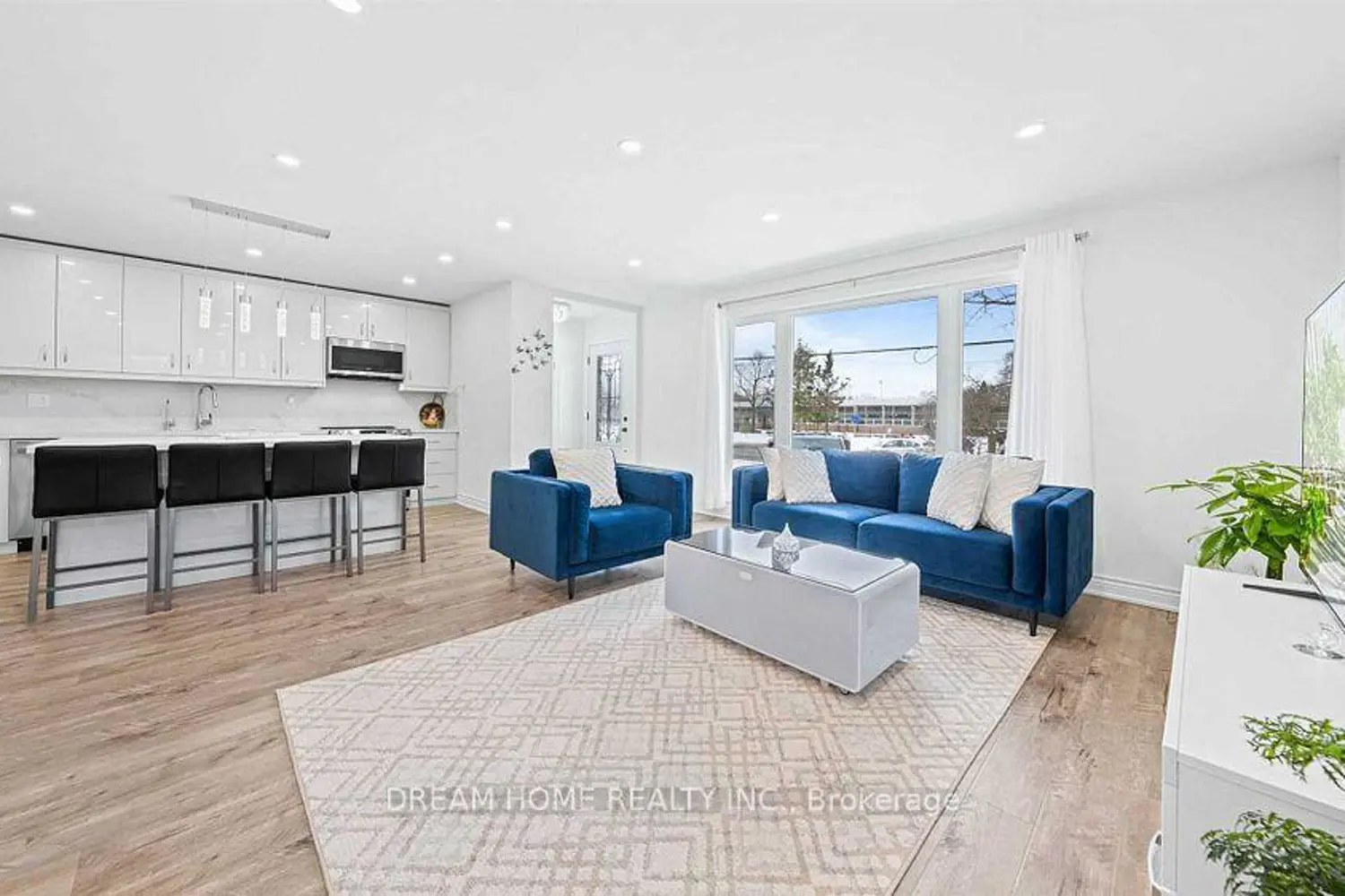 302 Crosby Avenue photo 4