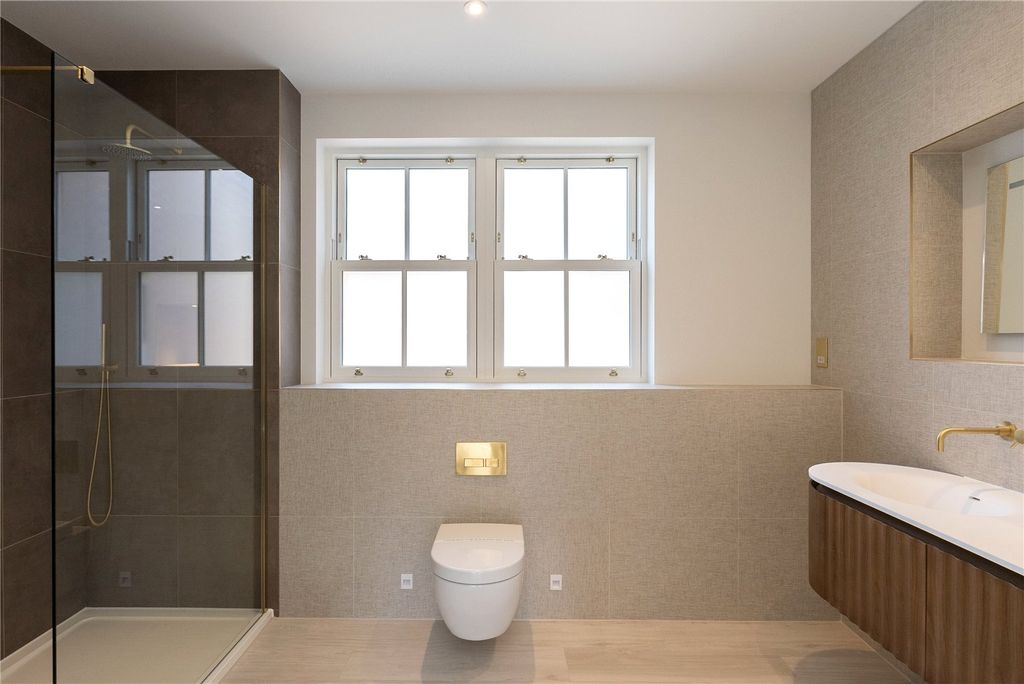 Additional image 17 of 2 bed flat for saleLeigh Court Close, Cobham KT11