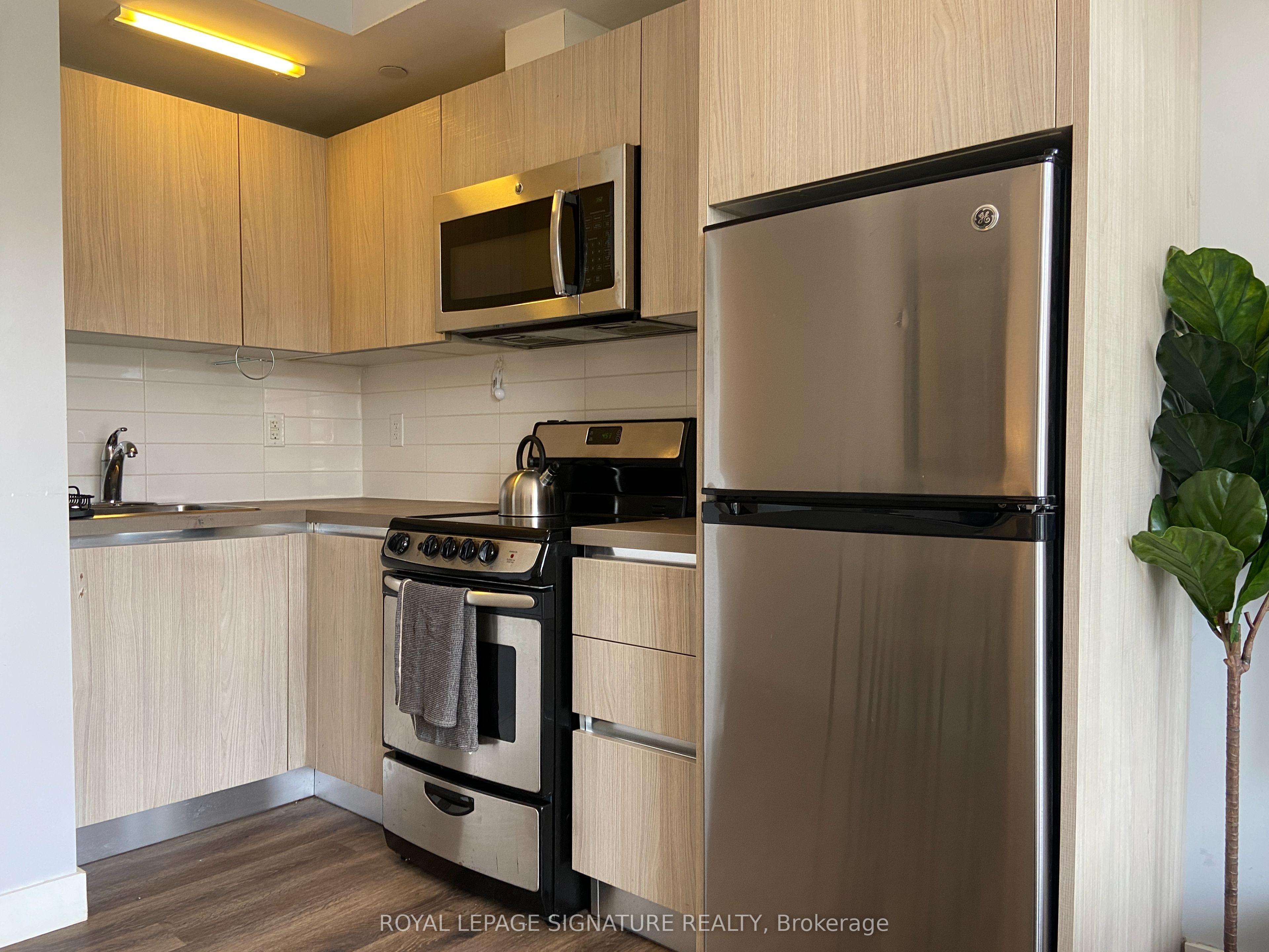 Additional image 5 of 202-335 College Street, Toronto, ON, M5T 1S2