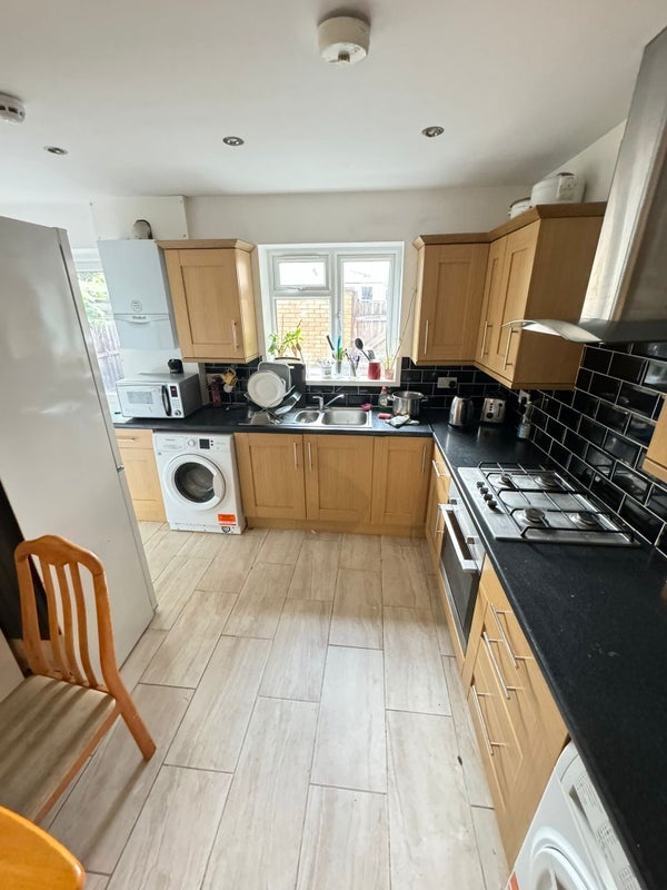 Additional image 2 of Room in a Shared Flat, Whitechapel Road, E1, N1 7GU