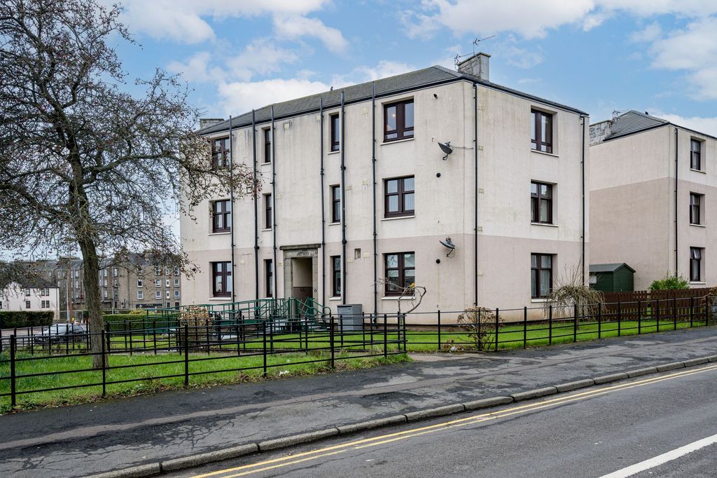 1 bed flat for saleWedderburn Street, Dundee DD3 photo 2