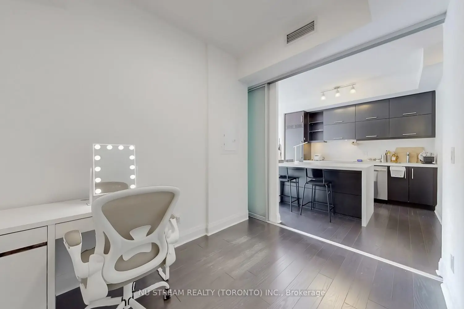 Additional image 11 of 1080 Bay Street 1403
