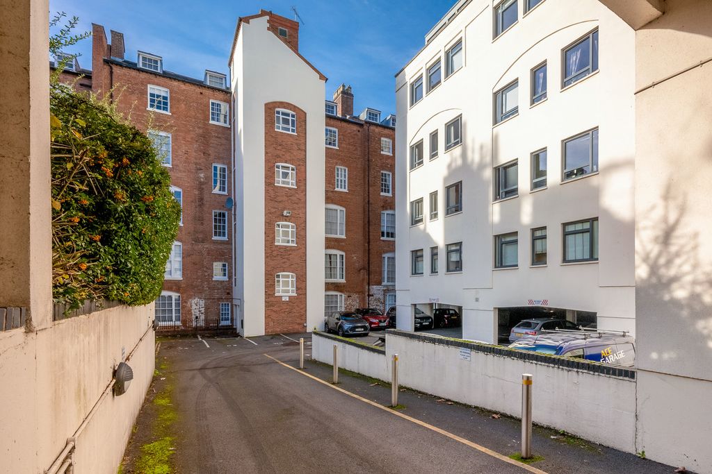 Additional image 19 of 2 bed flat for saleWilliam House 3 Parade, Leamington Spa, Warwickshire CV32