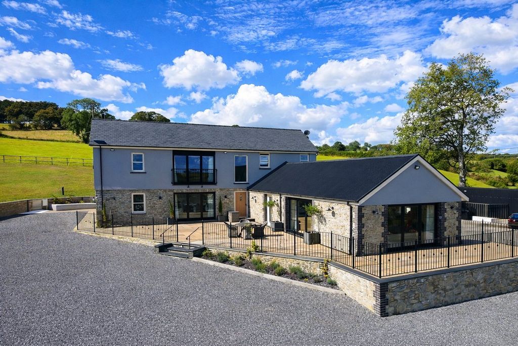 4 bed farm for saleFfarmers, Llanwrda SA19