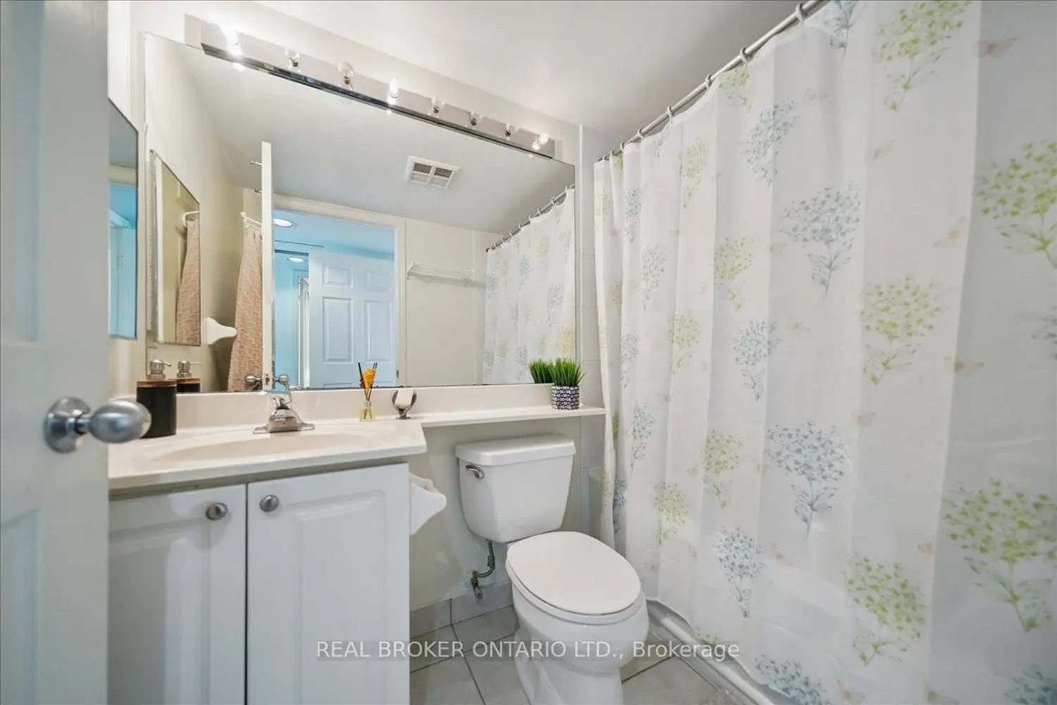 Additional image 6 of 28 Harrison Garden Boulevard 808