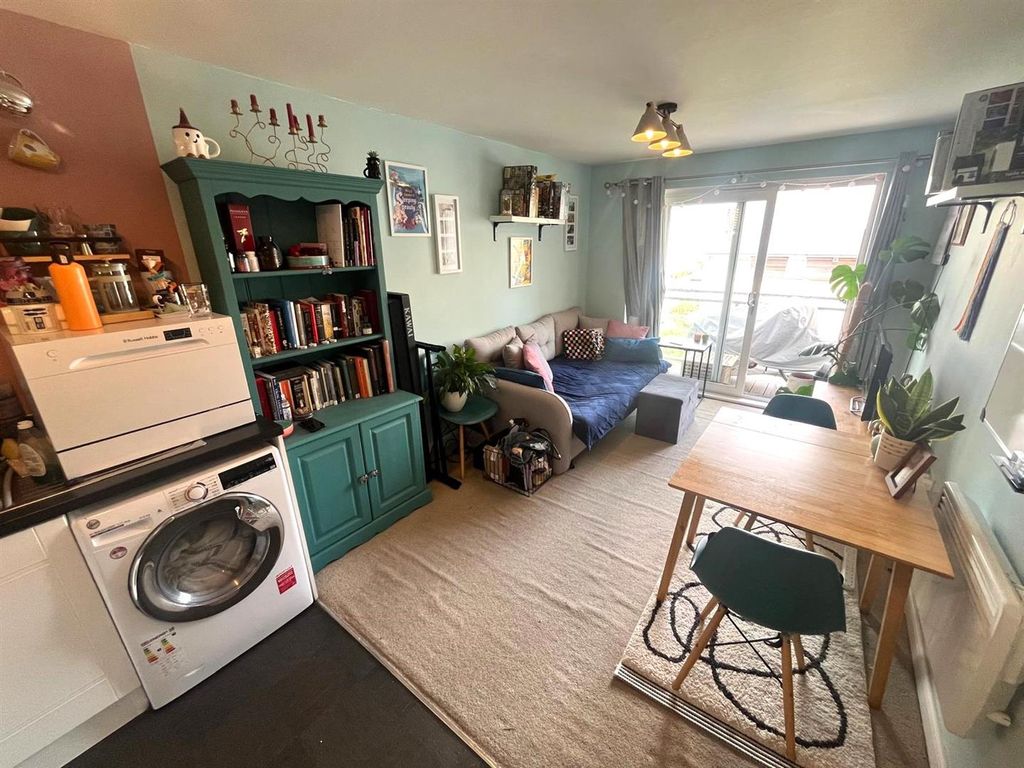 1 bed flat for salePhoebe Road, Pentrechwyth, Swansea SA1 photo 2