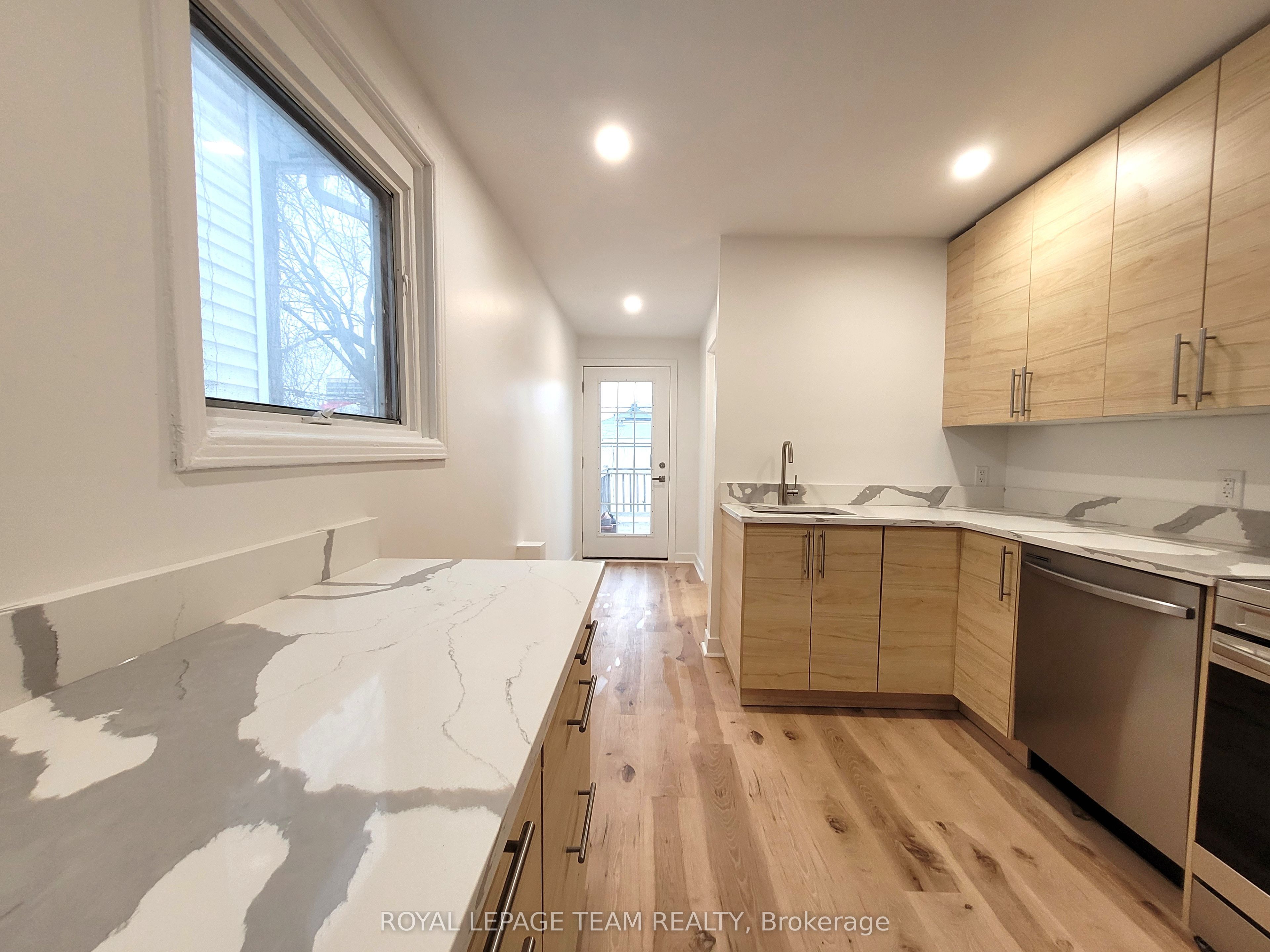 Additional image 3 of 2-145 St Andrew Street, Ottawa, ON, K1N 5G3