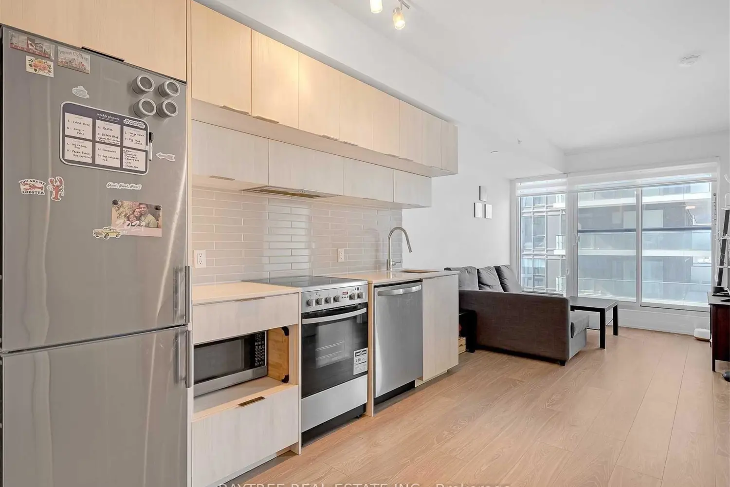 181 Dundas Street 4802 photo 2