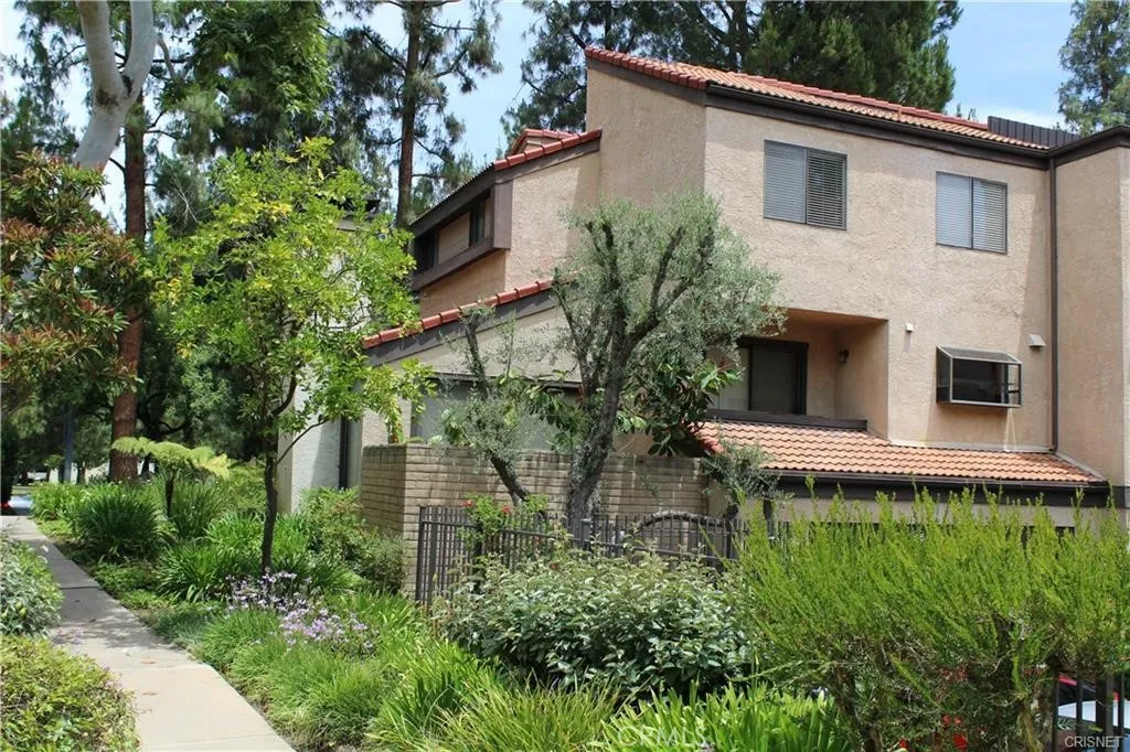 Additional image 3 of 21820 Marylee Street Unit 225, Woodland Hills, CA 91367