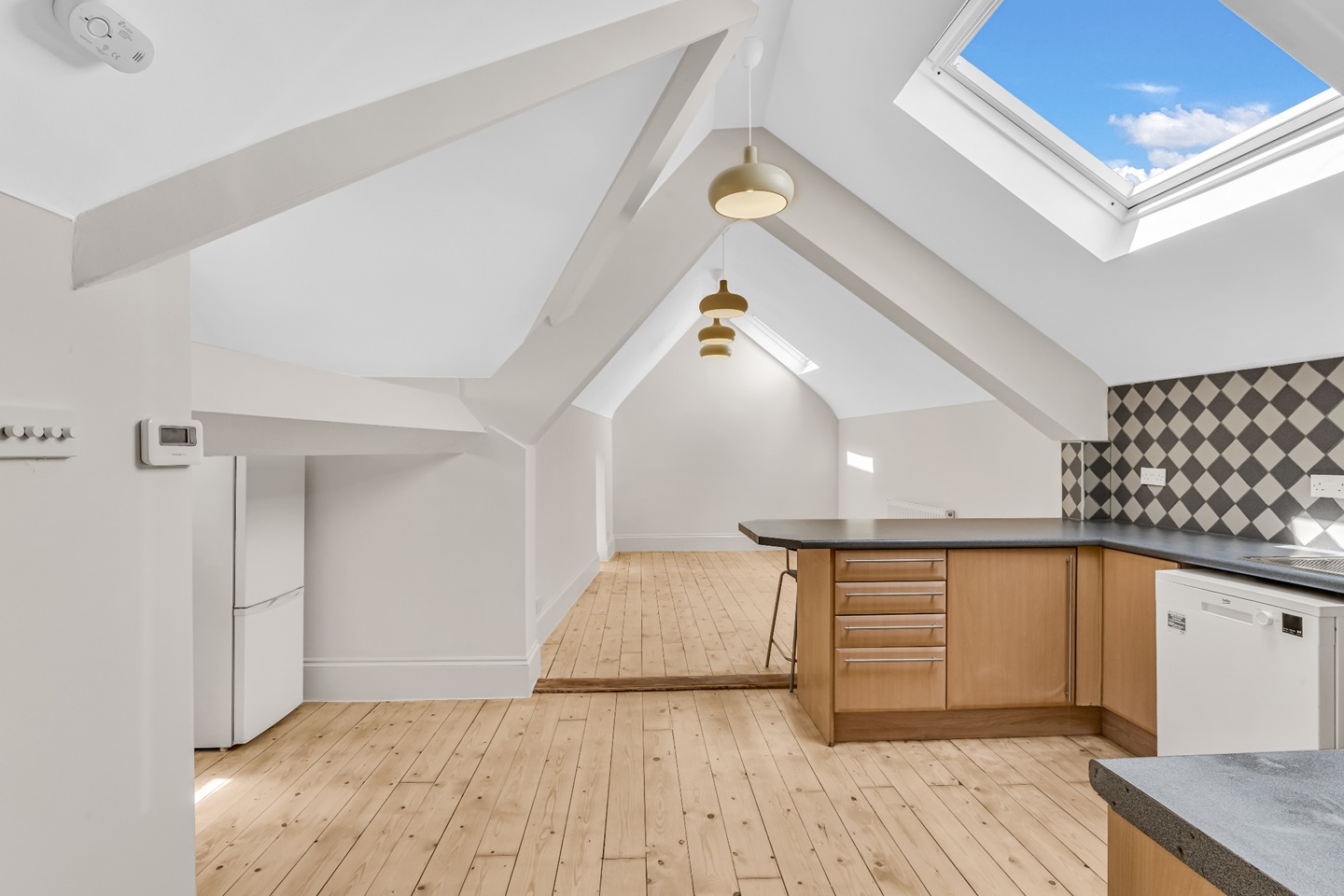 3 Bed Flat, Commercial Road, E1, N1 7GU