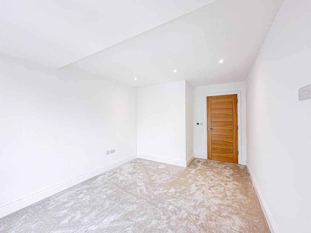 Additional image 11 of 3 bed flat for sale5 Bryan Court, 4 Rocky Lane CH60