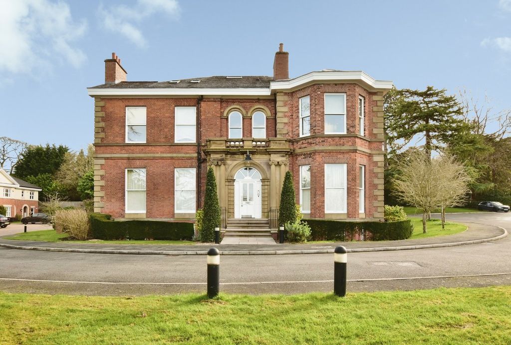 2 bed flat for saleSt Hilarys Park, Alderley Edge SK9