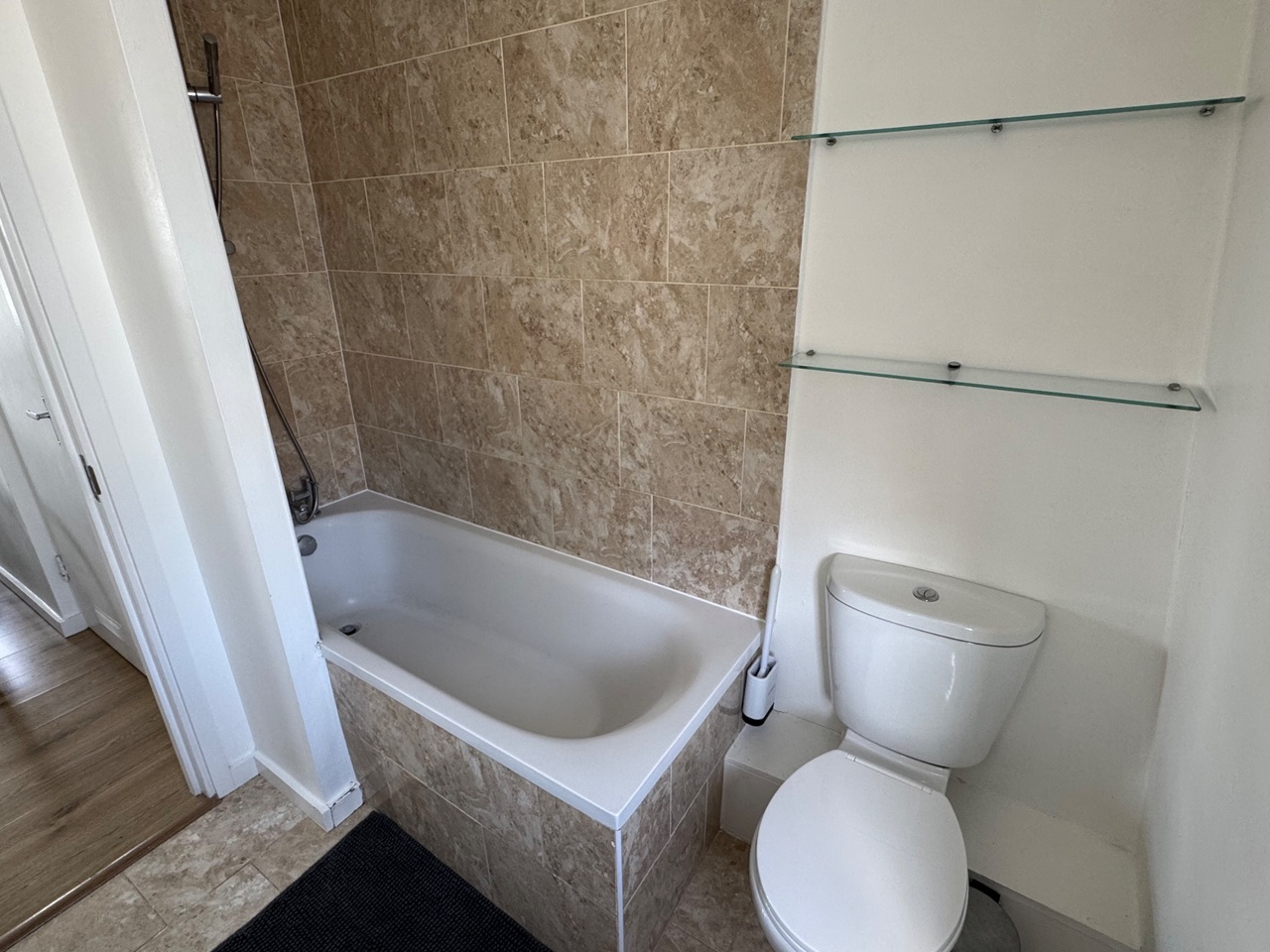 Additional image 7 of 1 Bed Penthouse, Seagrave Road, SW6, N1 7GU