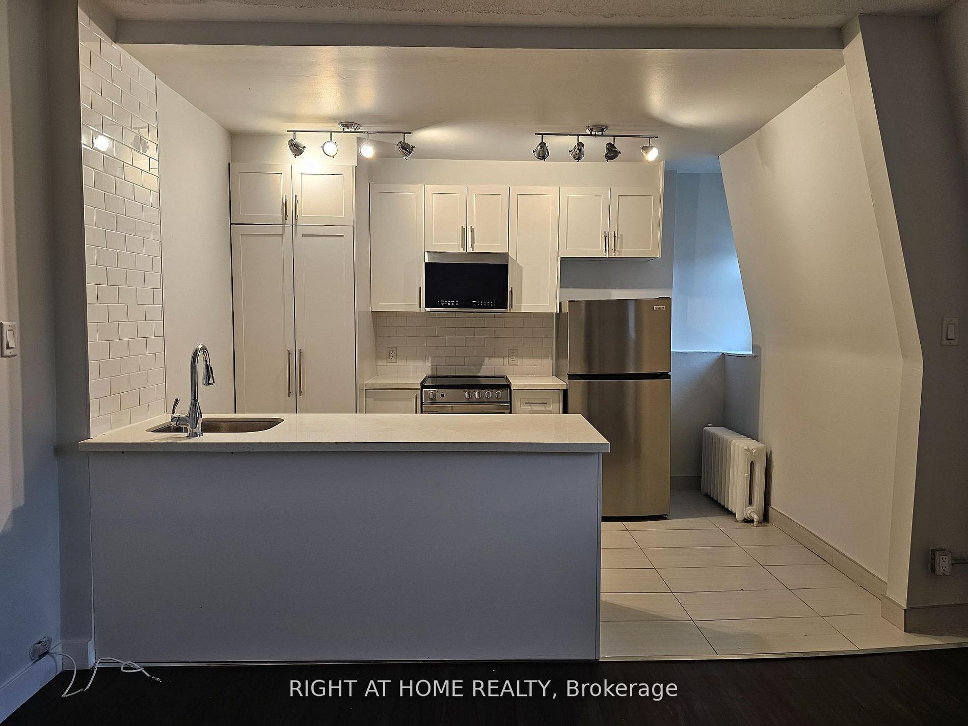 203-72 Wellesley Street E, Toronto, ON, M4Y 1H2