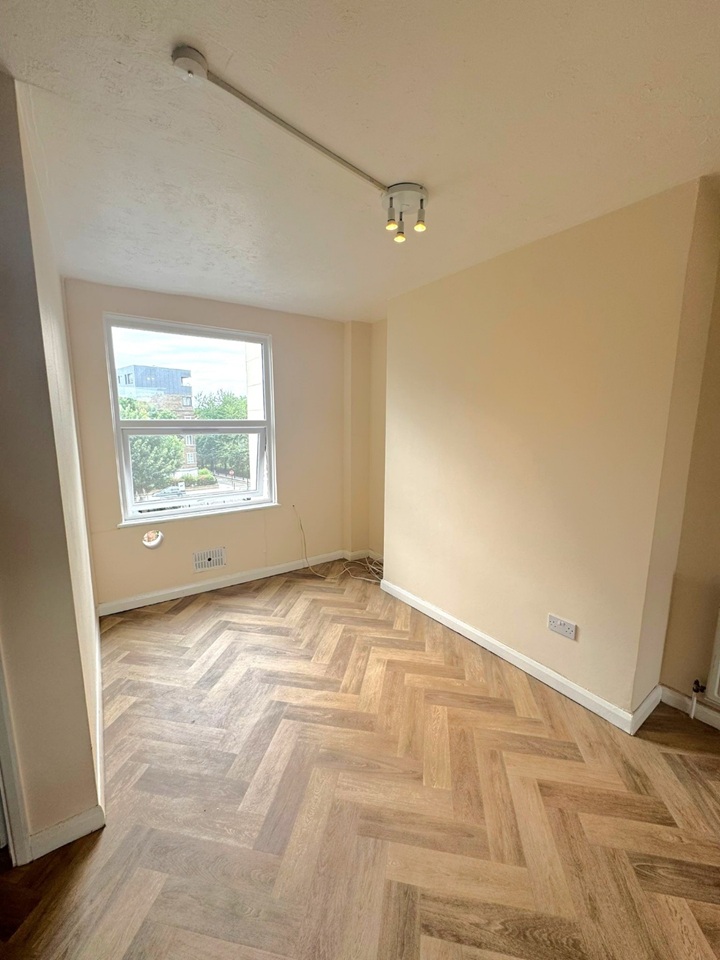 Additional image 4 of 2 Bed Flat, Commercial Road, E1, N1 7GU