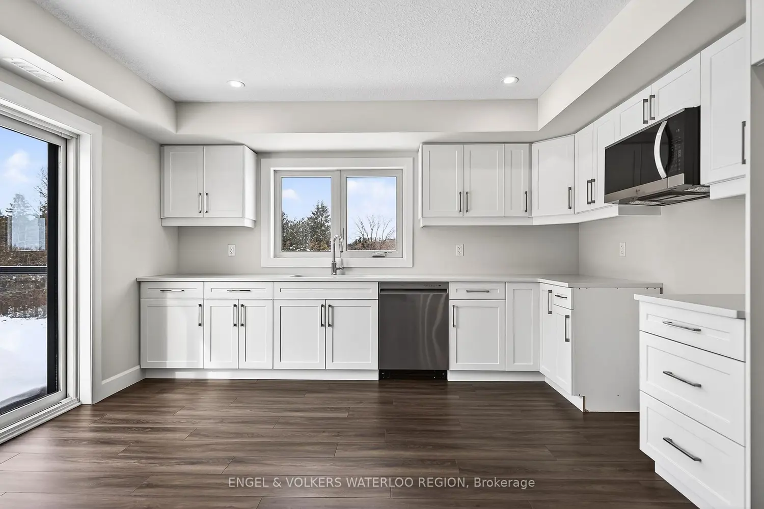 Additional image 8 of 3202 Vivian Line 49