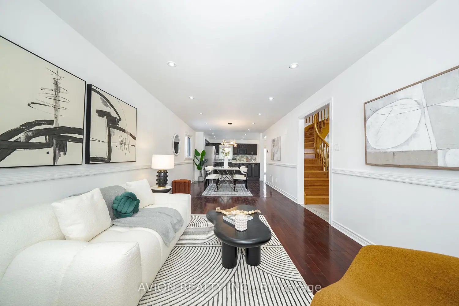 90 Penny Crescent photo 3