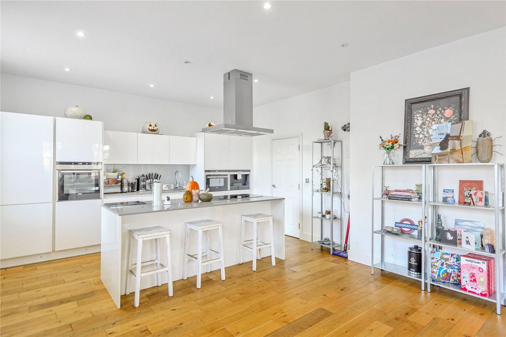 Additional image 4 of 3 bed flat for saleChurchgate Street, Bury St. Edmunds, Suffolk IP33