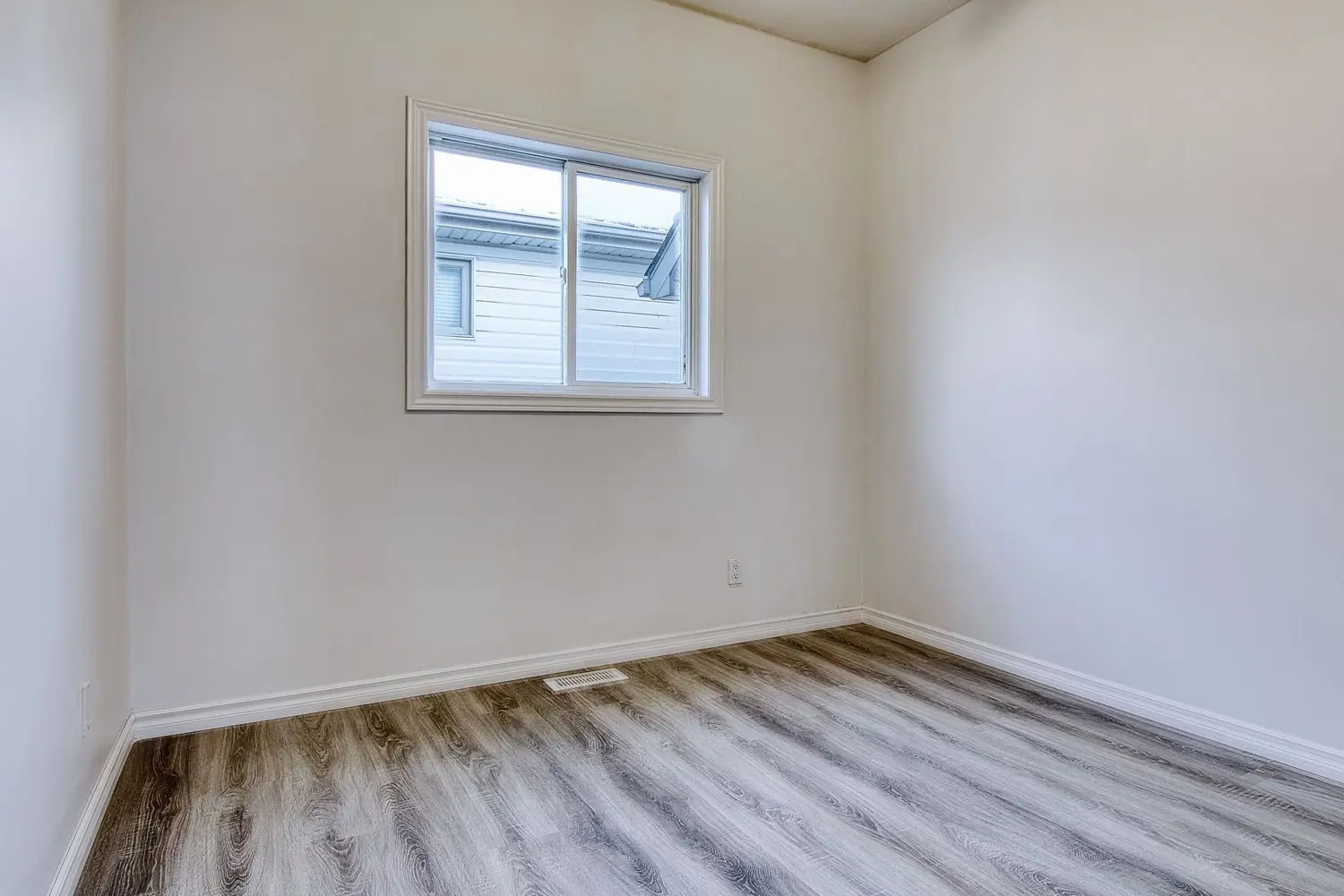 Additional image 9 of 11 Cozocar Crescent