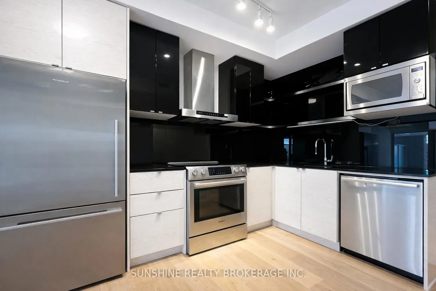Additional image 16 of 72 Esther Shiner Boulevard 223