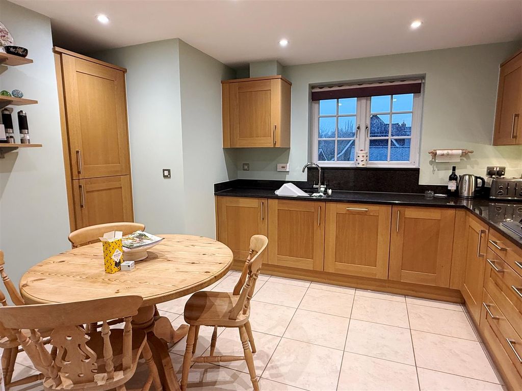 Additional image 6 of 3 bed flat for saleEnborne Gate, Newbury RG14
