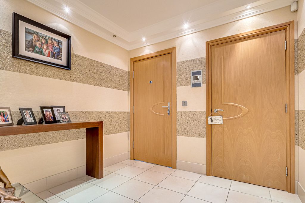 Additional image 25 of 2 bed flat for saleChalkwell Esplanade, Chalkwell SS0