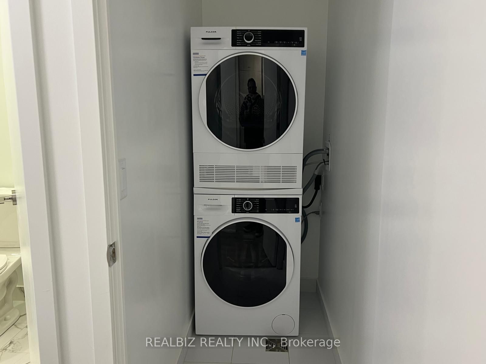 Additional image 3 of 1010-180 Front Street E, Toronto, ON, M5A 0K9