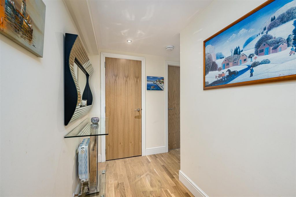 Additional image 3 of 2 bed flat for saleWhinny Brae, Broughty Ferry DD5