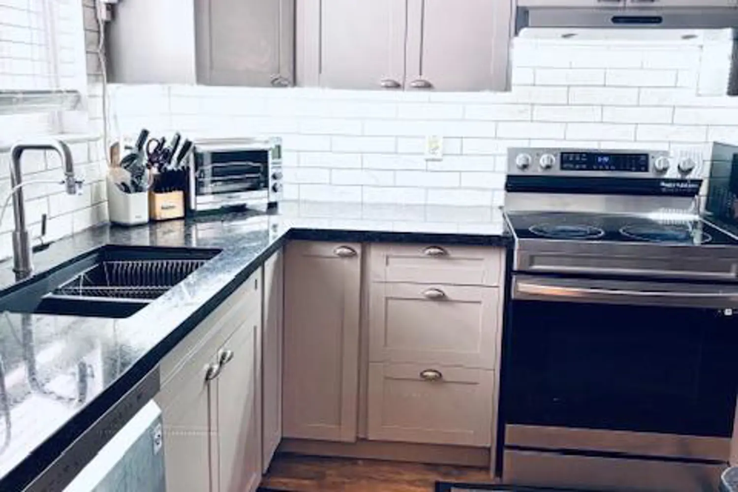 Additional image 2 of 925 Bayly Street 7