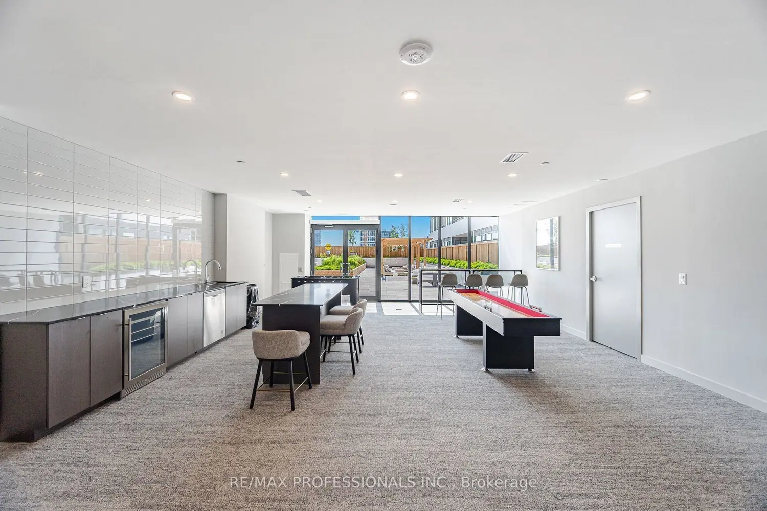 Additional image 16 of 859 The Queensway 313