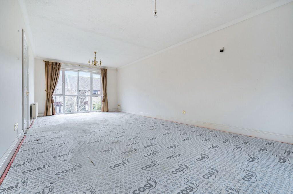 Additional image 8 of 3 bed flat for saleTudor Close, Chichester PO19