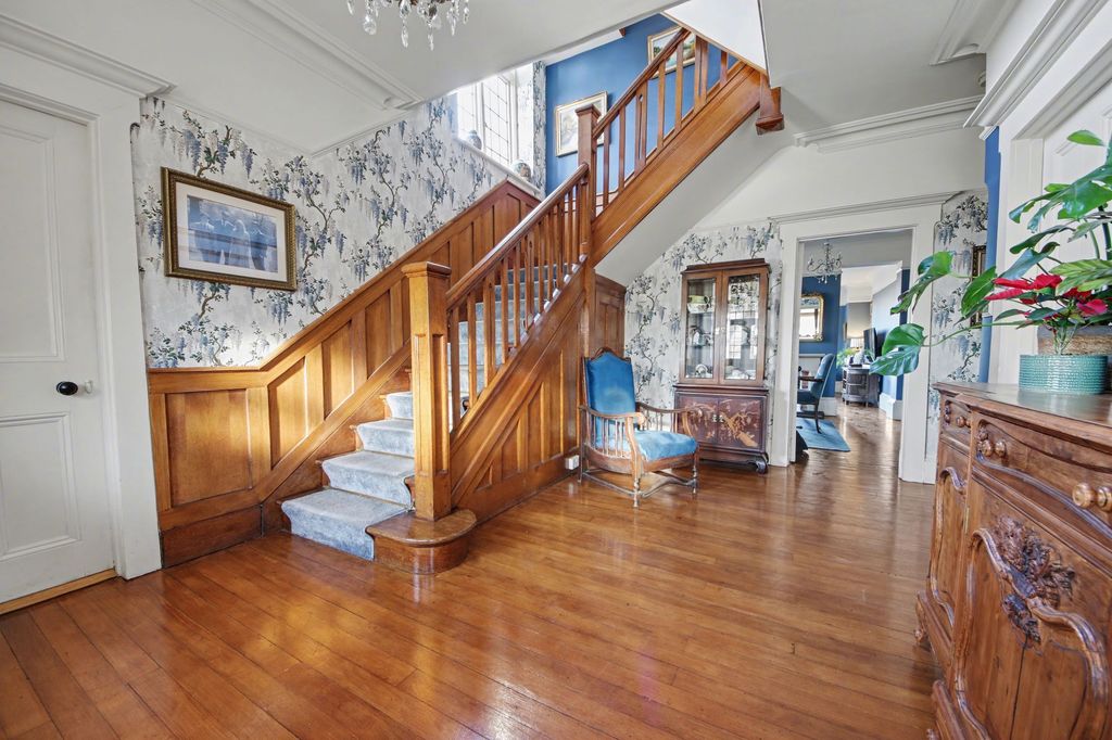 Additional image 2 of 6 bed property for saleThorold Road, Bitterne Park SO18