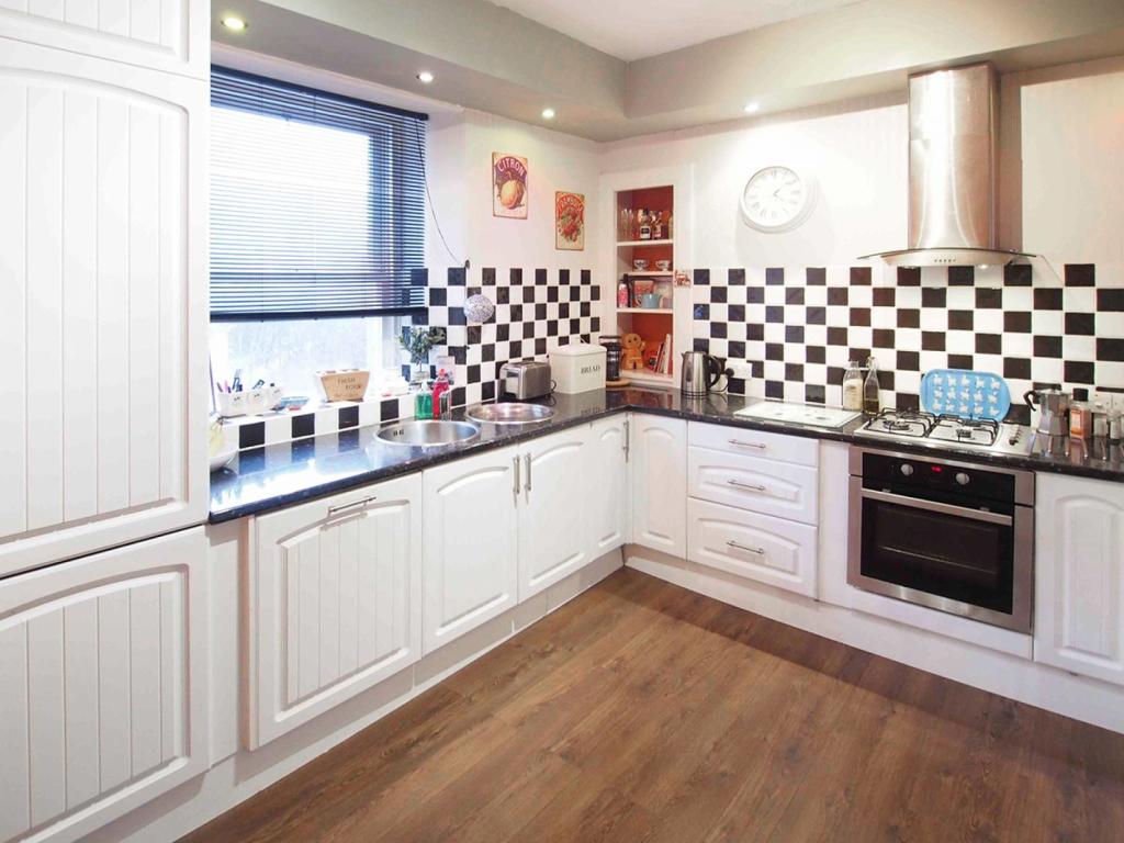 Additional image 5 of Flat 5, 37 Rosemount Viaduct, Aberdeen, AB25 1NQ