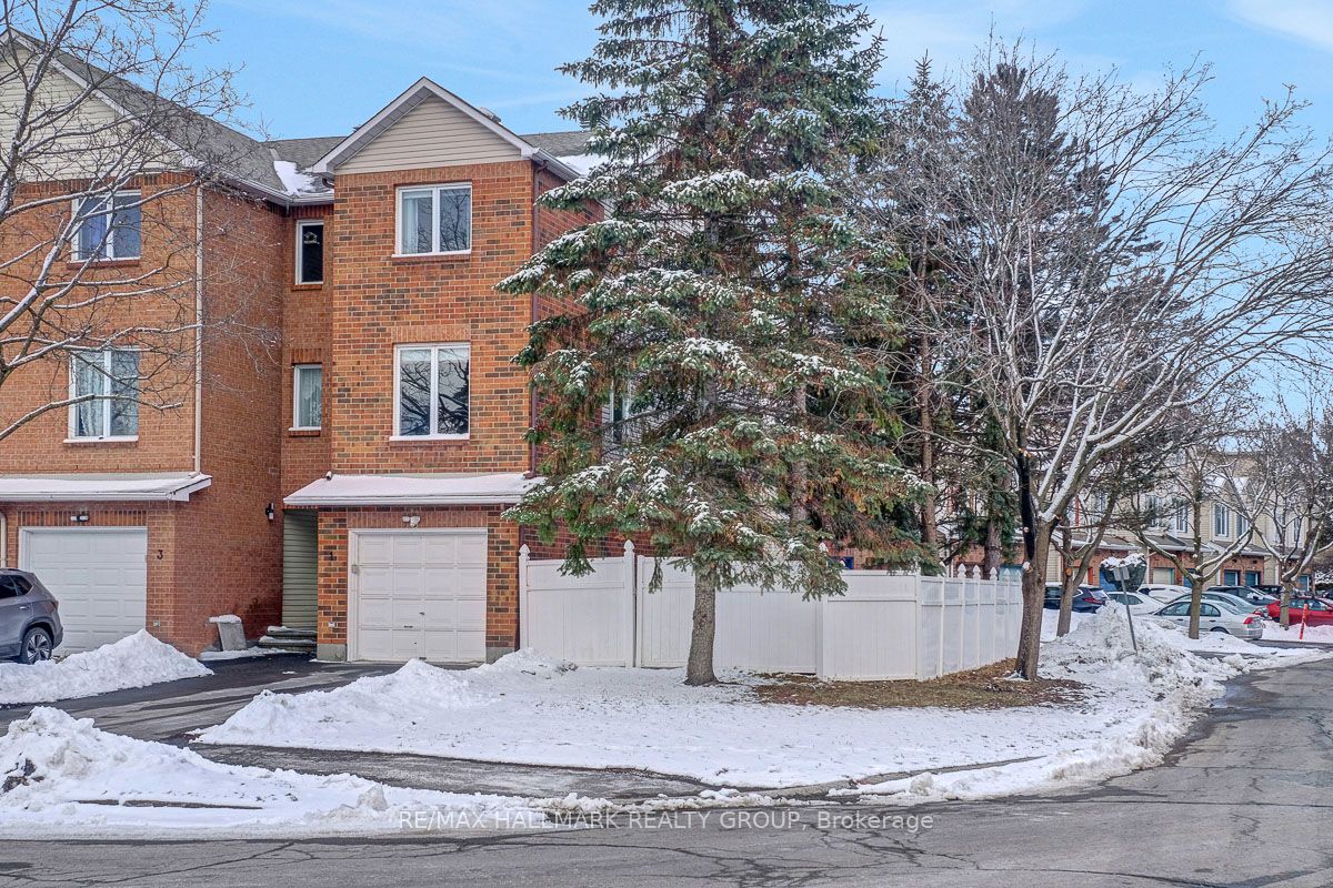 1 Rothbury Crescent, Ottawa, ON, K1K 4N4