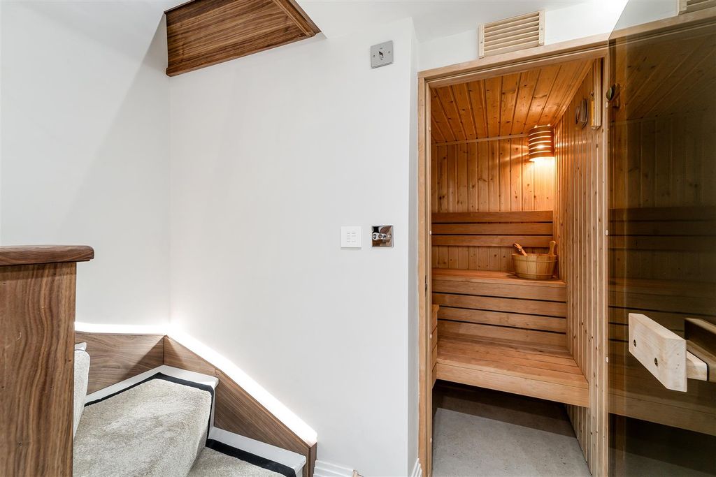 Additional image 16 of 3 bed flat for saleWoodland Way, Kingswood KT20