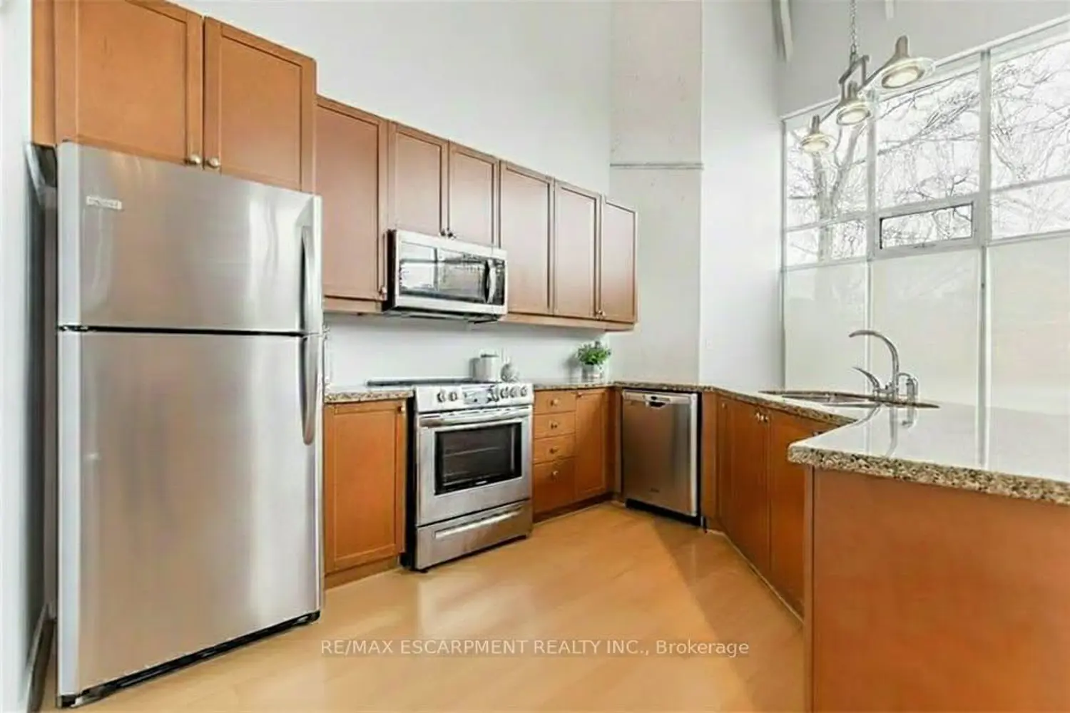 Additional image 8 of 66 Bay Street #106