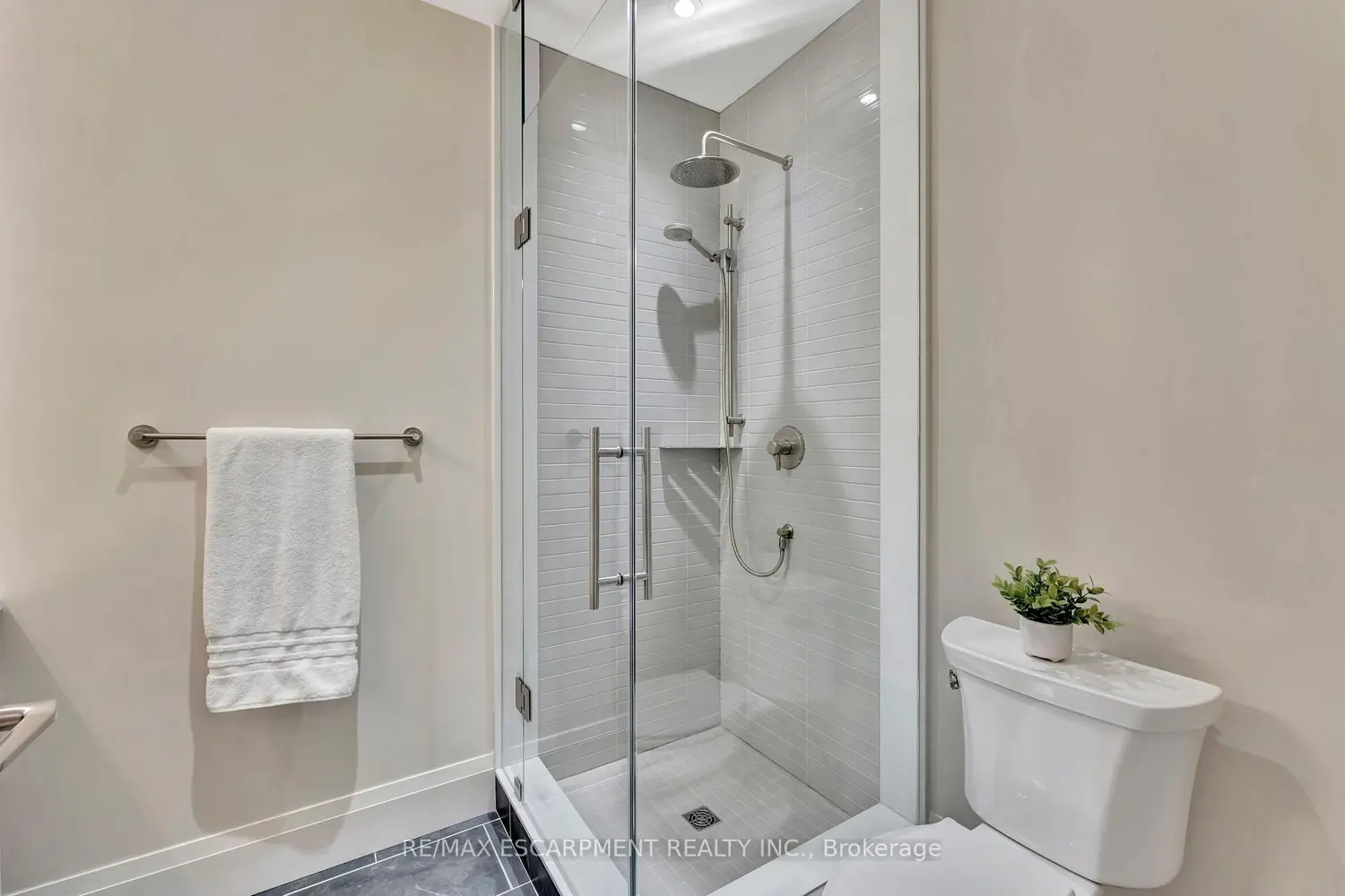 Additional image 8 of 7 Grand River Street 302