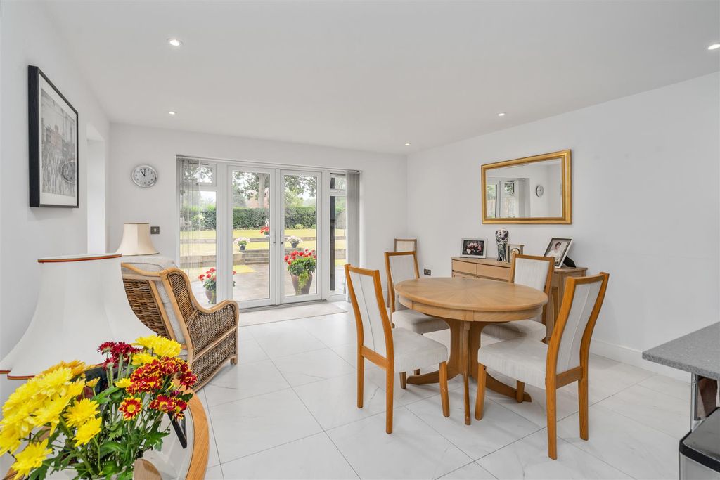 Additional image 3 of 3 bed flat for saleApartment 1 Fairway Lawns, Dovehouse Lane, Solihull B91